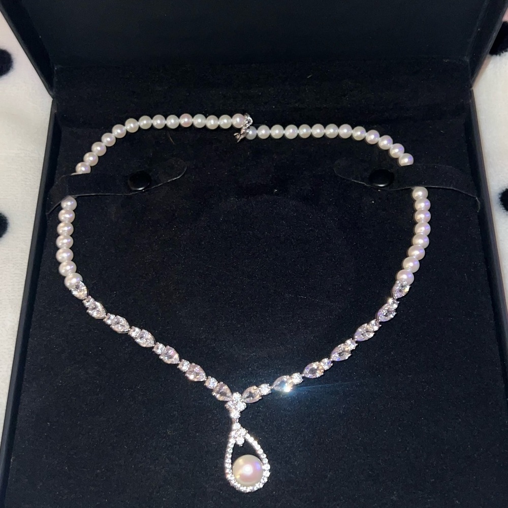 Kay Jewelers Necklace! Gorgeous, Shiny, great for a wedding!